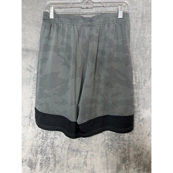 Under Armour Men’s Training Shorts L Gray Camo 8" Inseam Pockets Elastic Waist - Picture 15 of 16